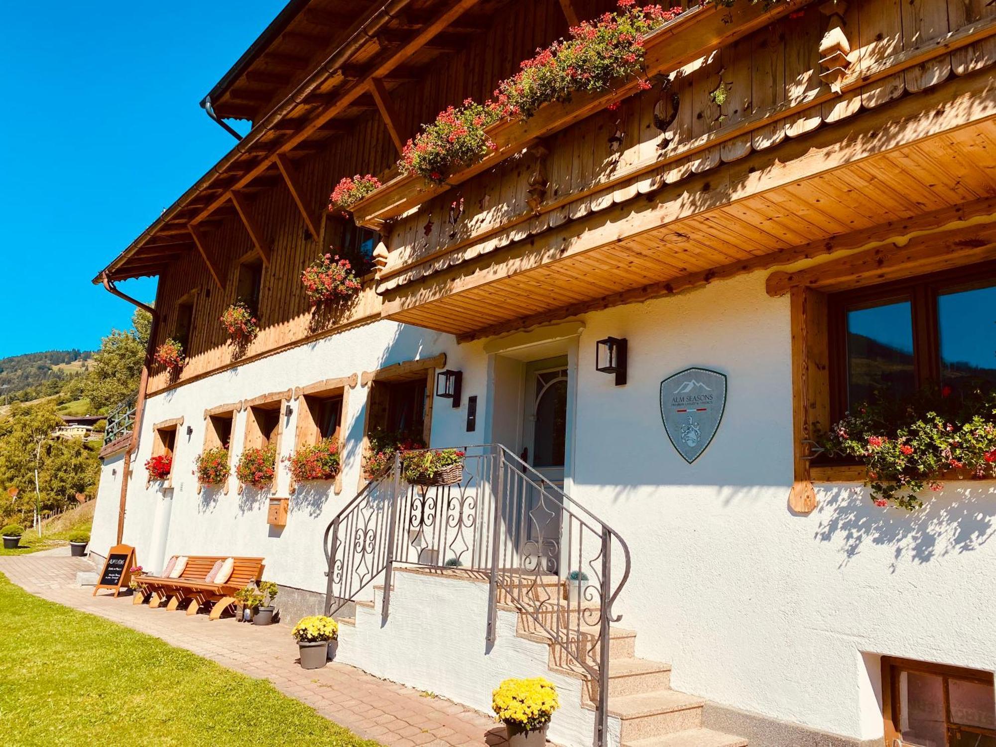 Alm Seasons Premium Chalet & Studios Saalbach-Hinterglemm Extérieur photo